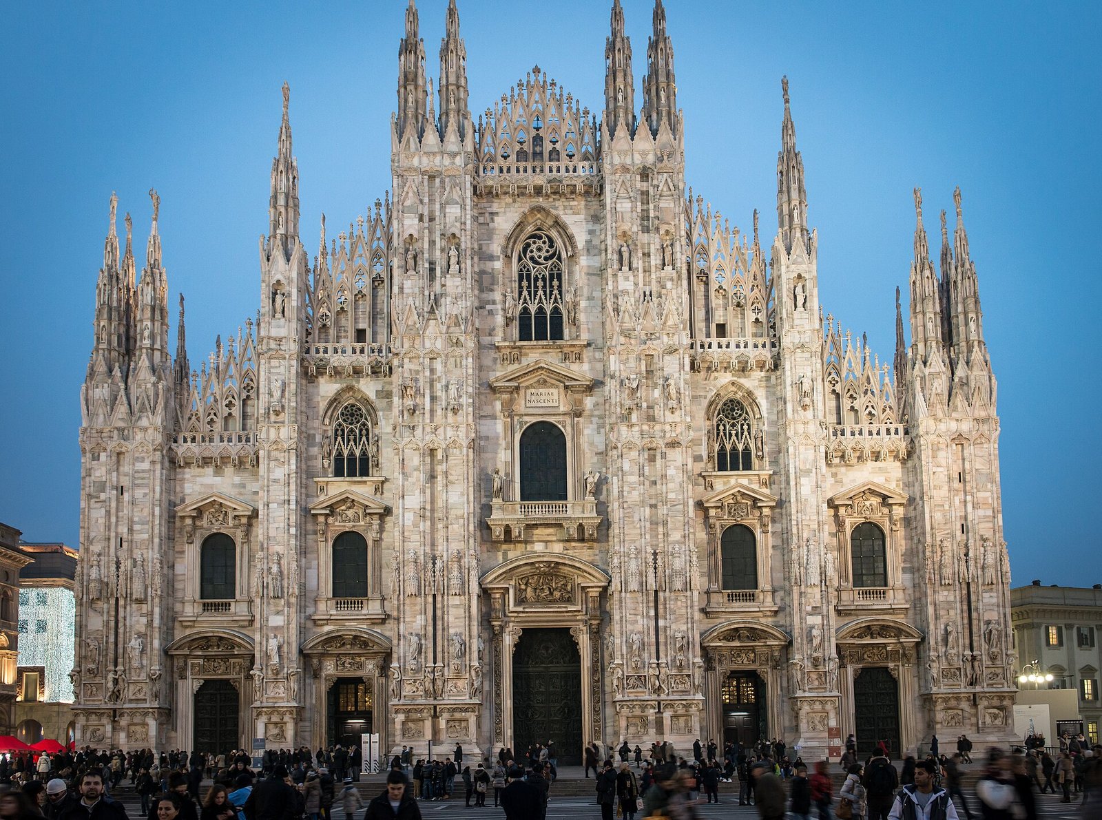 Things to do in Milan: the Duomo di Milano facade on Piazza del Duomo